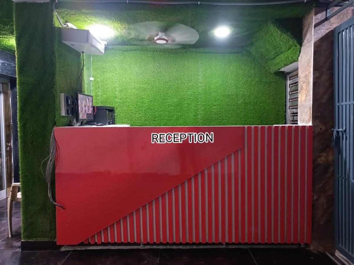 Hotel Twamev Couple Friendly Laxmi Nagar New Delhi Exteriör bild
