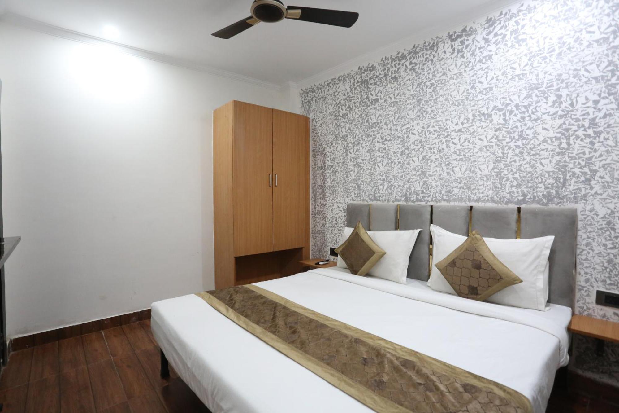 Hotel Twamev Couple Friendly Laxmi Nagar New Delhi Exteriör bild