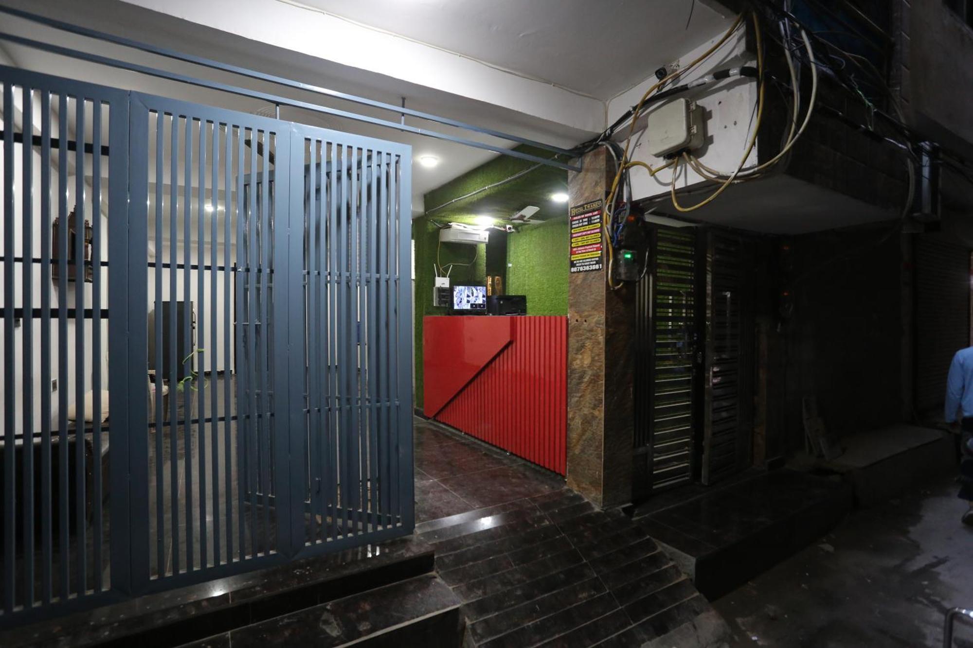 Hotel Twamev Couple Friendly Laxmi Nagar New Delhi Exteriör bild